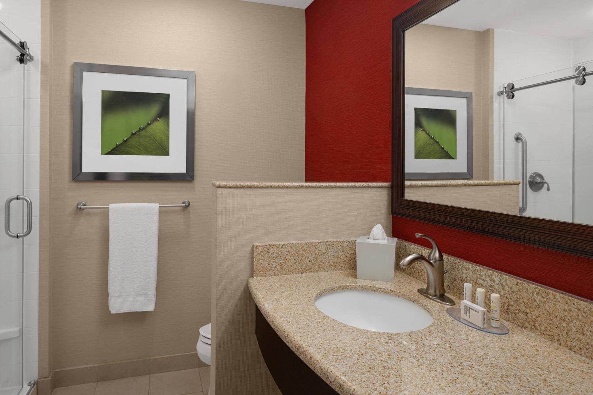 Courtyard By Marriott Houston Kingwood Hotel Kinwood Exterior photo