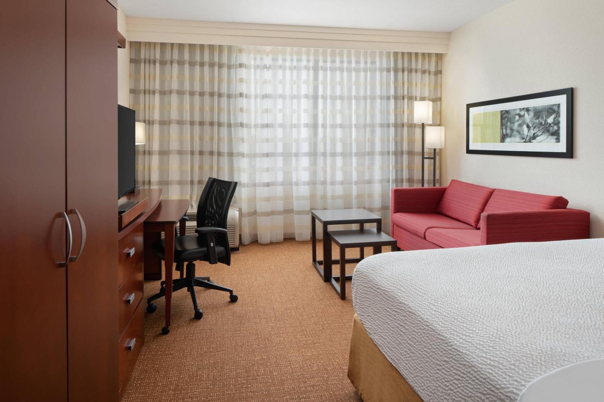 Courtyard By Marriott Houston Kingwood Hotel Kinwood Exterior photo